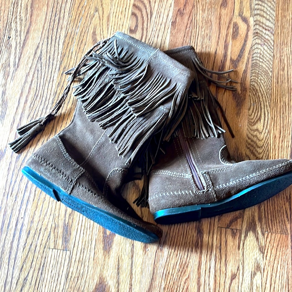 Minnetonka Double Layer Brown Fringe Calf High Boot | Size 6